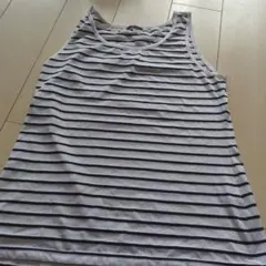 白タンクトップ