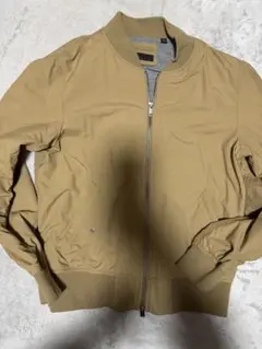 UNIQLOベージュ ナイロンジャケット