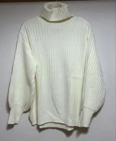 アイボリー リブ編み タートルネック セーター