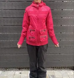 Burton 赤いフード付きスノーボードウェア　レディース　ラスト値下げ