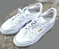 PUMA ホワイト スニーカー