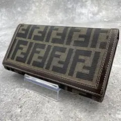 【美品】FENDI　フェンディ　長財布　ズッカ柄　折り財布　ナイロン　レザーのサムネイル