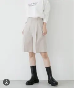 ローリーズファーム 薄いベージュ ショートパンツ ハーフパンツ
