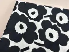 シーチング綿100%.生地幅110cm×100cm.黒花.0013