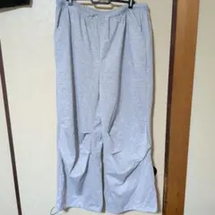 グレー ワイドパンツ