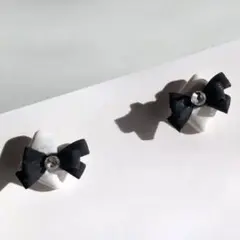 黒リボンと白いピアス ミニ ハンドメイド