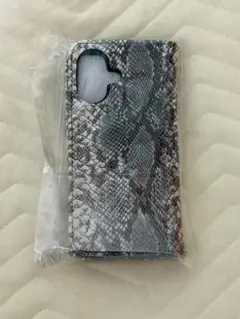 ヘビ柄 iPhone16 用ケース 未使用
