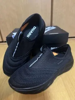 DUARIG ブラック スニーカー スリッポンのサムネイル