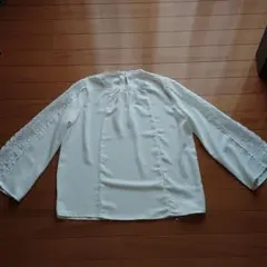 【新品】白ブラウスのサムネイル