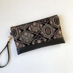かさばらないお財布ポーチ　インド刺繍ベルベット素材ブラックと合皮　ハンドメイド