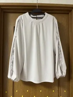 限定値下 袖レース パール付き トップス