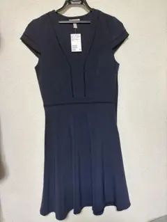 4/4まで！ネイビー Vネック フレアワンピース 新品