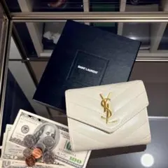 正規品＆超人気商品‼️ サンローラン カサンドラ マトラッセ 三つ折り財布のサムネイル