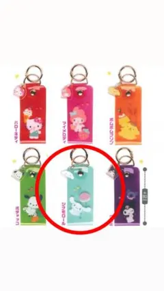 【新品】ミニチャーム付きビニールキーホルダー　シナモン