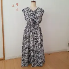 ザショップティーケー　小花柄　フレア　ティアード　ロングワンピース　M