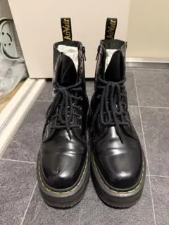 Dr. Martens JADON 8ホールブーツ