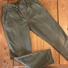 《ユニクロ》暖パン チノパン カーキ色 140㎝