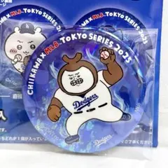 ちいかわ x MLB Tokyoシリーズ2025 ホログラム缶バッジセット ちいかわ×MLB TOKYO SERIES ホログラム缶バッジ 2点セット売り - メルカリ