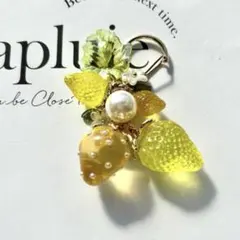 レジンキーホルダー　苺　イエロー　グラデーション　ハンドメイド