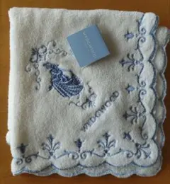 WEDGWOOD 大判タオルハンカチ ホワイト ブルー 刺繍のサムネイル