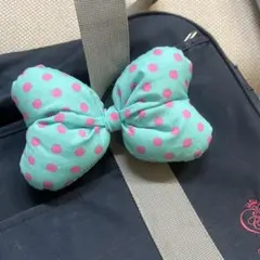 スクバに可愛い♡一個700円！ペパーミントグリーン×ピンクドット♡デカリボンゴムのサムネイル