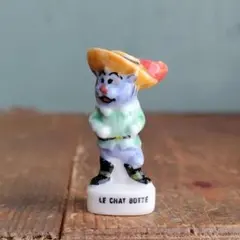 ビンテージフェーブ　長ぐつをはいた猫　フランス雑貨ガレット置物陶器ミニチュア物語