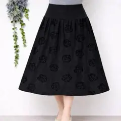 A2028✤良品✤ロングフレアスカートM〜L 黒 フロッキー花柄 ウエストゴム