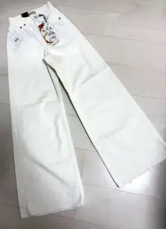 ヤヌーク　YANUK 21 ホワイト　ワイドフレアのサムネイル