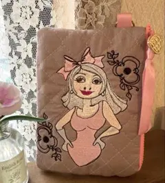 ロラライハリス★刺繍★ボタンヘッドレディちゃん★キルティングポーチ