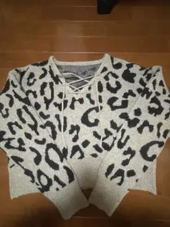 ヒョウ柄ニット