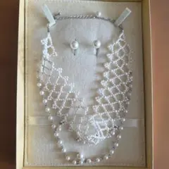 パール風とビーズのネックレスとイヤリングセット