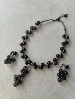 ビーズネックレスとイヤリングセット