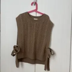 ブラウン ケーブル編み ニットベスト