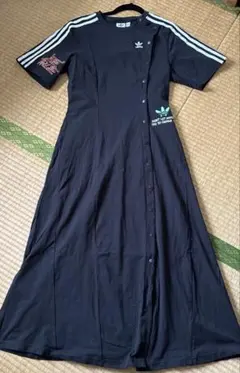 希少・完売品 adidas ロングワンピース 刺繍　フレア 黒