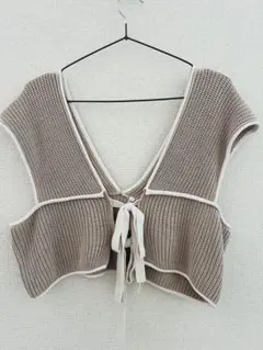 ベージュ ニットベスト Vネック リボン付き