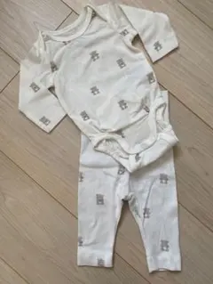 クマ柄 ホワイトロンパース・カバーオール