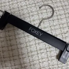 フォクシー　FOXEY ボトムス　ハンガーのサムネイル