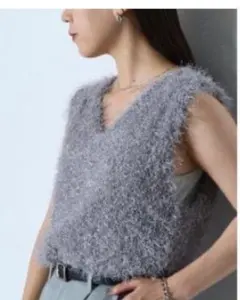 【むくみ様専用】ニットベスト　ラメフリンジベスト　黒　COLONY 2139