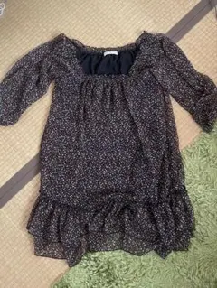 オフショルダー小花柄ワンピース