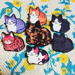 【猫好き必見】香箱座り 猫 ピンバッジ 7種セット（サビ猫お母さんと子猫たち）