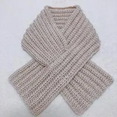 【マフラー　手編み　ハンドメイド　差し込み口のあるマフラー　リボンマフラー