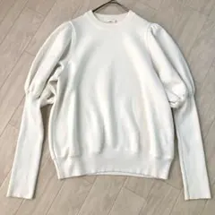 ＊美品＊yori ウールパフスリーブニット【2022AW】 ホワイト 38のサムネイル