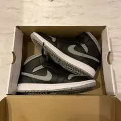 Wmns Air Jordan 1 mid グレー　ブラック　エアージョーダン