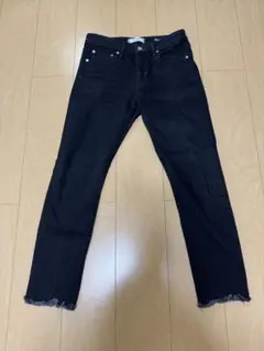 Urvin Mauniat ブラックストレートデニムのサムネイル
