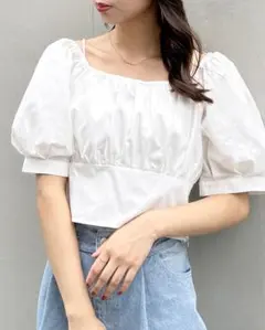 INGNI イング　スクエアネッククロップドブラウス　白　M オフショル