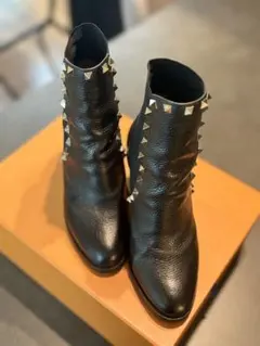 valentino vロゴ　ロックスタッズ　サイドゴアブーツ　37.5のサムネイル
