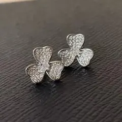 モアサナイト　クローバー　ピアス