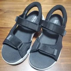 SKECHERS SLIP-INS ブラック サンダル