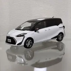 トヨタ ライズ カラーサンプルミニカー 非売品 - メルカリ