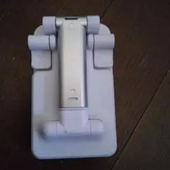 【9月までセール新品】折りたたみ式スマホスタンド ホワイト